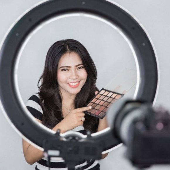 Ring Light for TikTok/Blog/Streaming/Youtube/Selfie/Makeup Routine/Photoshoot - Picture 2 of 12